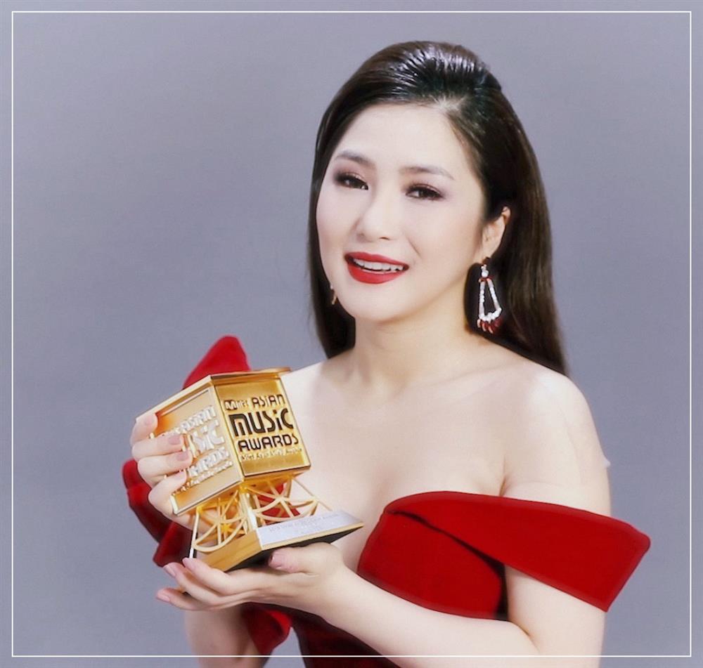 Hương Tràm là nghệ sĩ Việt được đánh giá là gương mặt xứng đáng về cả thành tích âm nhạc lẫn tài năng